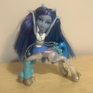 Monster High Fright-Mares Skyra Bouncegait Doll